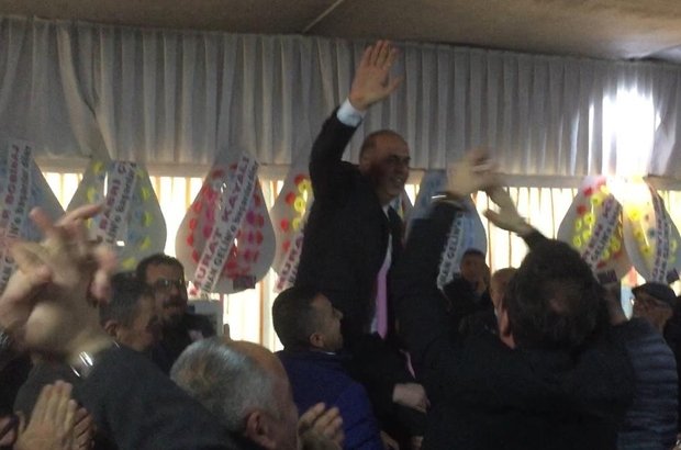 Alaşehir Madeni Sanatkarlar Odasının yeni başkanı Sinan Gelin oldu Yeni başkan omuzlarda taşındı